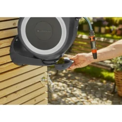 Gardena Wandslangenbox Roll Up 15 Grijs/wit Meter Incl. Tuinspuit 14 Gardena Wandslangenbox Roll Up 15 Grijs/wit Meter Incl. Tuinspuit -Gardena Verkoopwinkel 123 1414