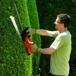 Black & Decker BLACK+DECKER 18V Heggenschaar GTC1845L20 Incl. 2.0Ah Accu -Gardena Verkoopwinkel 123 3208