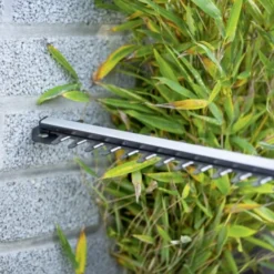 LUX 20V Heggenschaar + 2,0Ah Accu + Lader -Gardena Verkoopwinkel 123 3231