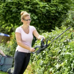 LUX 20V Heggenschaar + 2,0Ah Accu + Lader -Gardena Verkoopwinkel 123 3234