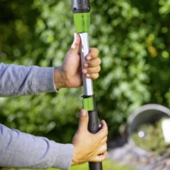 LUX 20V Telescopische Heggenschaar/kettingzaag (zonder Accu) 31 LUX 20V Telescopische Heggenschaar/kettingzaag (zonder Accu) -Gardena Verkoopwinkel 123 3252