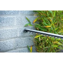 LUX 20V Heggenschaar (zonder Accu) 7 LUX 20V Heggenschaar (zonder Accu) -Gardena Verkoopwinkel 123 3799