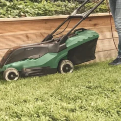 Bosch Elektrische Grasmaaier UniversalRotak 450 35cm 1300W 5 Bosch Elektrische Grasmaaier UniversalRotak 450 35cm 1300W -Gardena Verkoopwinkel 123 3956